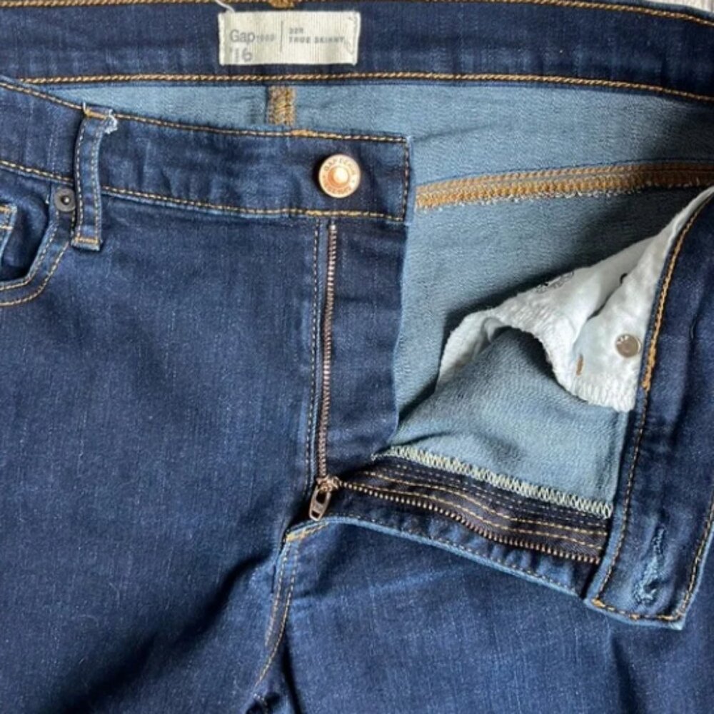Gap Women’s Jeans True Skinny Size: 32 Color: Blue